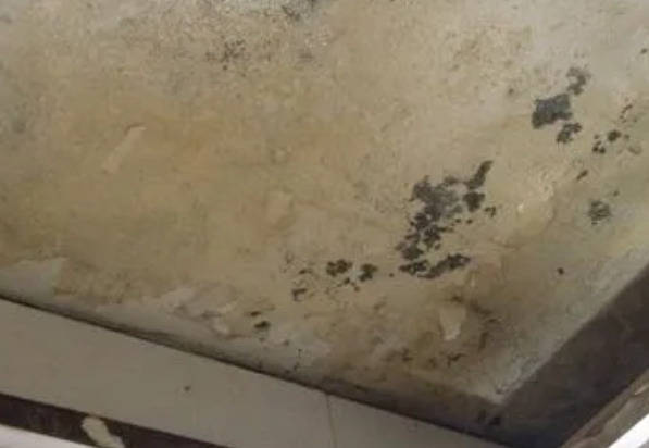 垫江阳台漏水维修公司分享下垫江卫生间渗水维修需要注意哪些问题。
